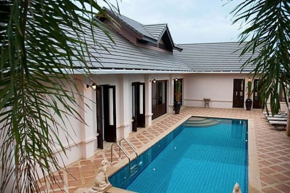 4 Bedroom Private Bali Style Villa HH1 4-Bedroom Villa with Private Pool 14