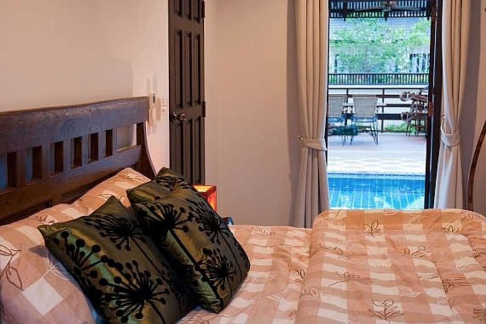 4 Bedroom Private Bali Style Villa HH1 4-Bedroom Villa with Private Pool 6