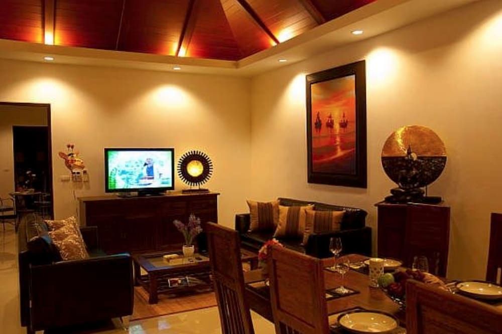 4 Bedroom Private Bali Style Villa HH1 4-Bedroom Villa with Private Pool 10