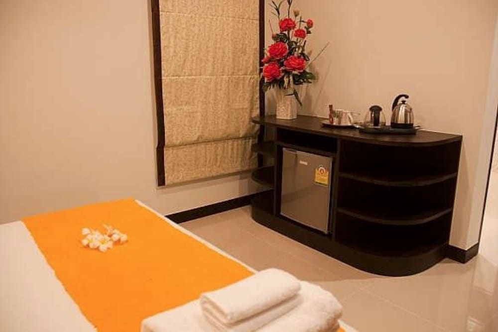 4 Bedroom Private Bali Style Villa HH1 4-Bedroom Villa with Private Pool 2