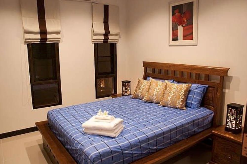 4 Bedroom Private Bali Style Villa HH1 4-Bedroom Villa with Private Pool 4