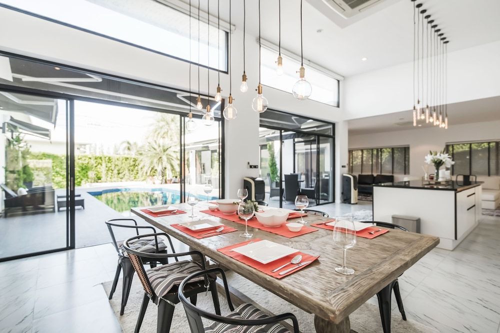 undefined Alexa 218 By Favstay 8