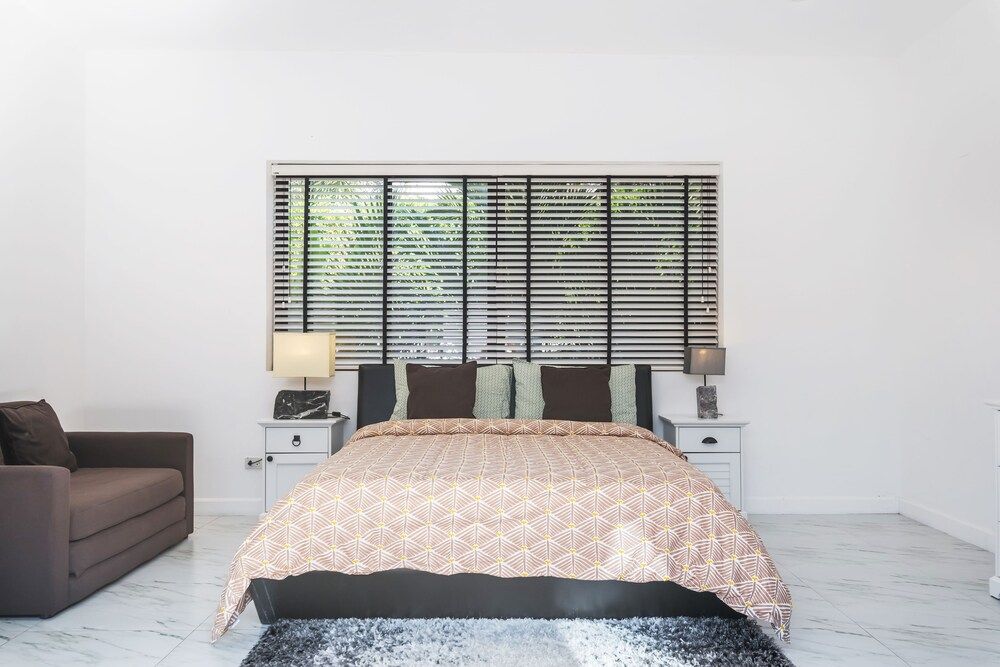 undefined Alexa 218 By Favstay 2