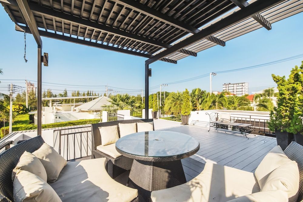 undefined Alexa 218 By Favstay 10