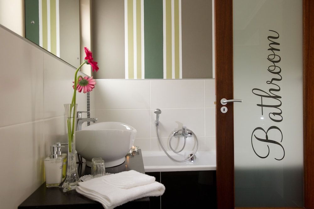 Namib Guesthouse Luxury Room 7