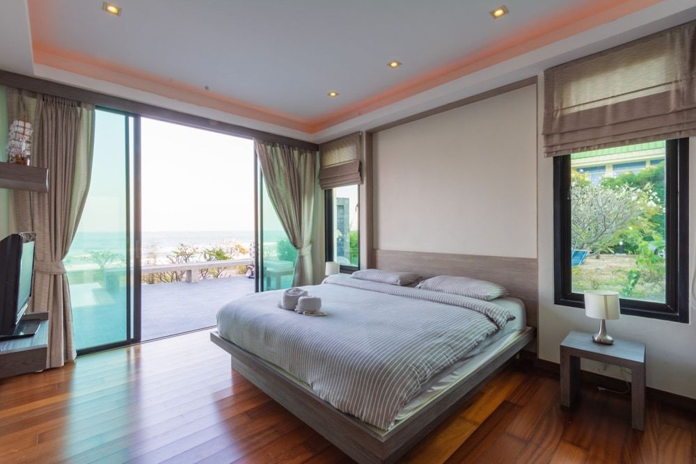 undefined Beach Front 4 Bedroom Pool Villa RV