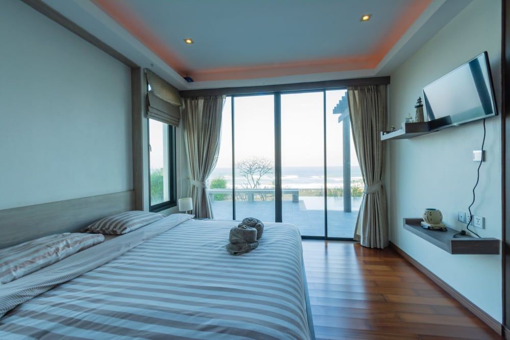 undefined Beach Front 4 Bedroom Pool Villa RV 4