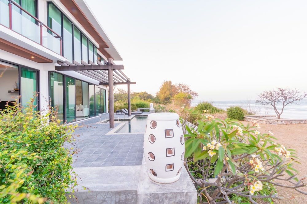 undefined Beach Front 4 Bedroom Pool Villa RV 2