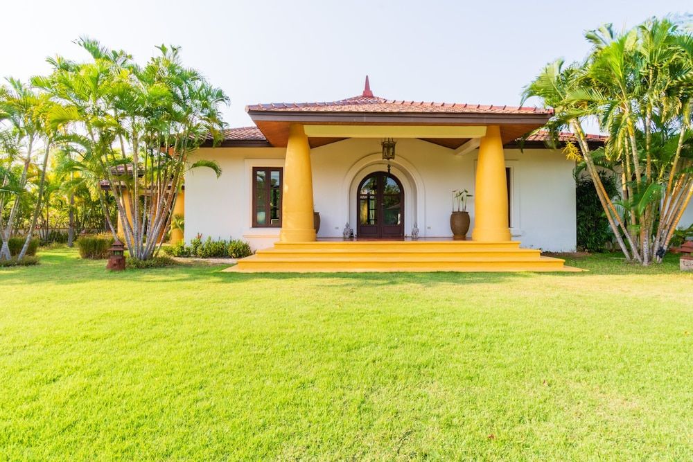 undefined Beautiful 4 Bedroom Bali Style Villa S4