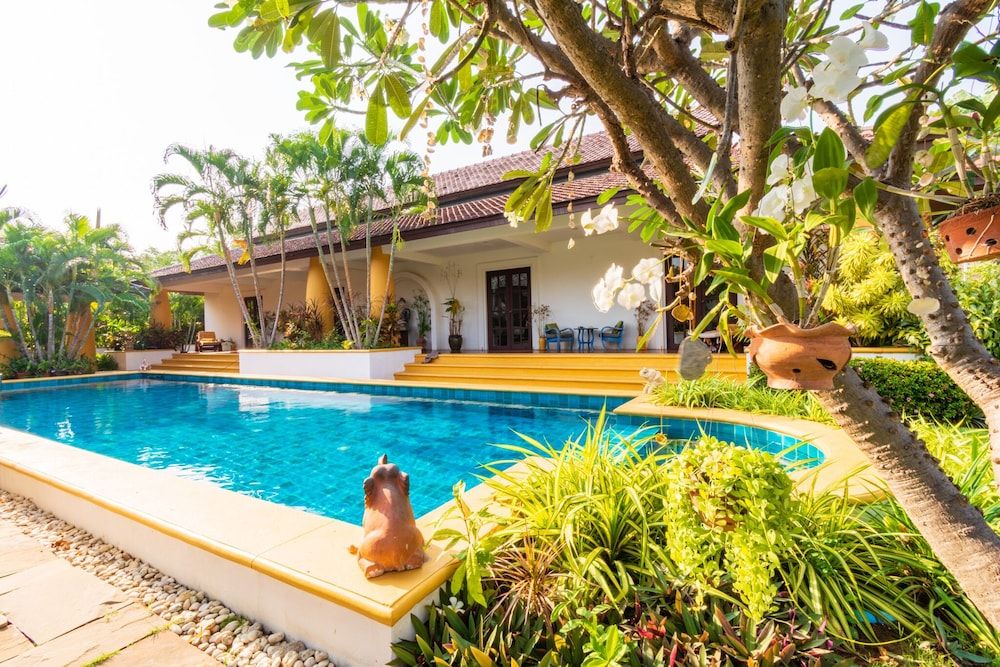 undefined Beautiful 4 Bedroom Bali Style Villa S4 10