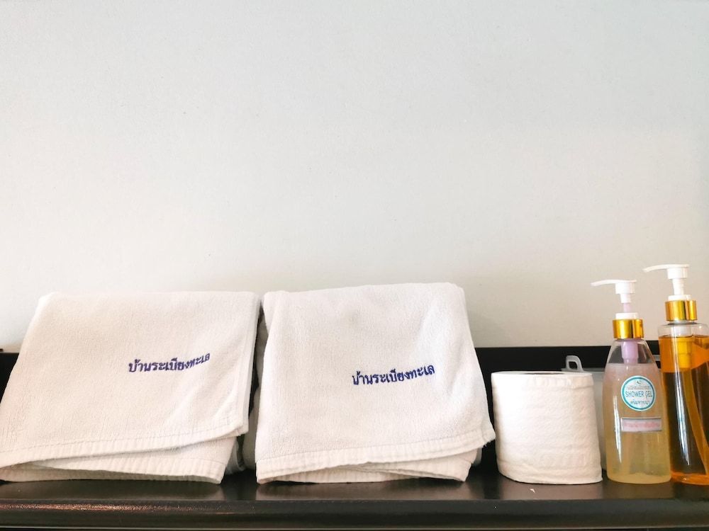 Baan Rabiang Talay Deluxe Double Room, Pool View 11