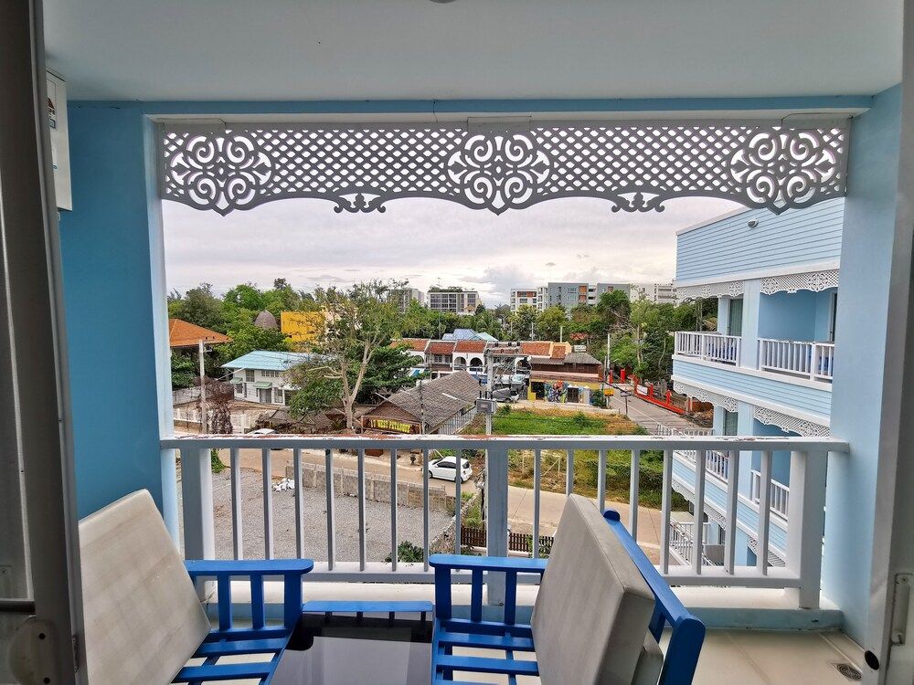 Baan Rabiang Talay Deluxe Twin Room, Pool View 5