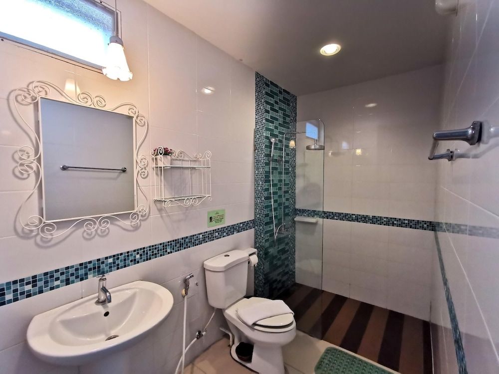 Baan Rabiang Talay Deluxe Double Room, Pool View 14