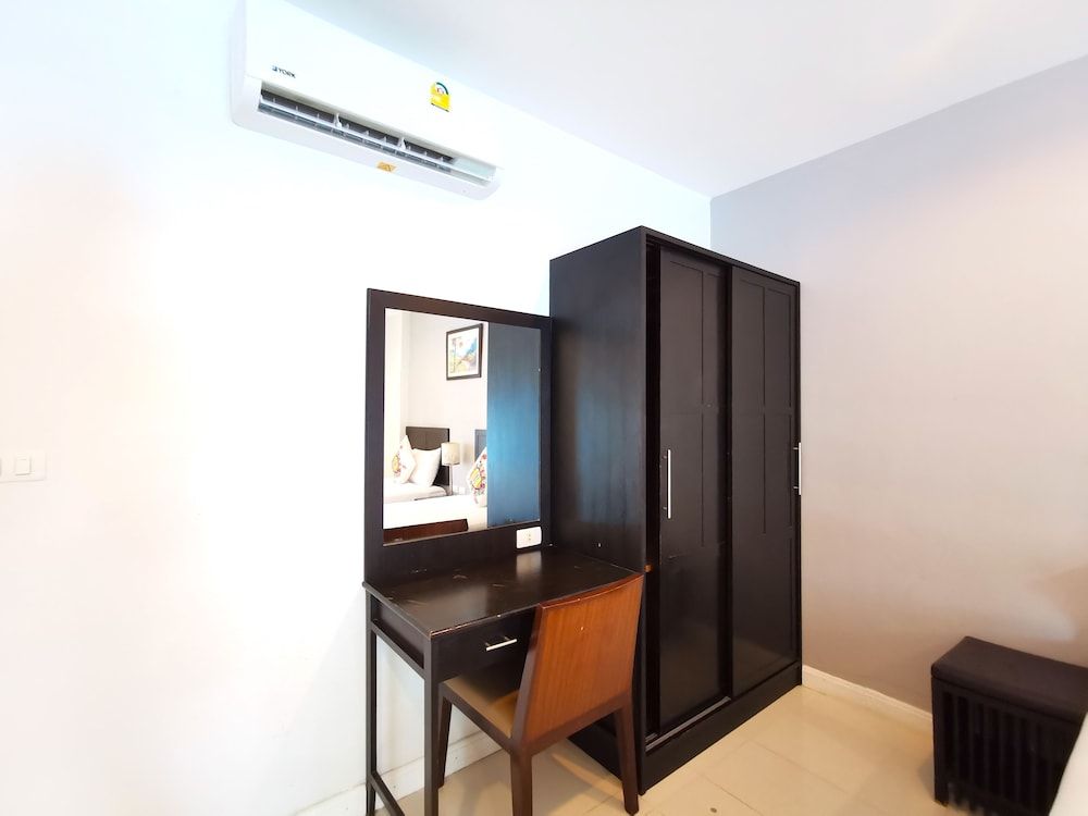 Baan Rabiang Talay Deluxe Twin Room, Pool View 3