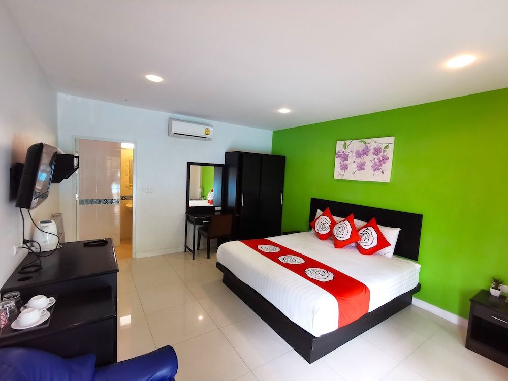 Baan Rabiang Talay Deluxe Double Room, Pool View 4