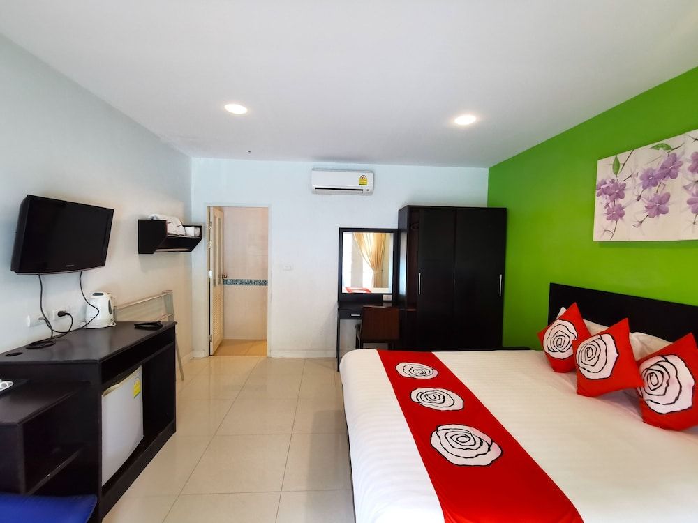 Baan Rabiang Talay Deluxe Double Room, Pool View 6