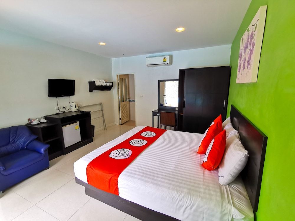 Baan Rabiang Talay Deluxe Double Room, Pool View 3