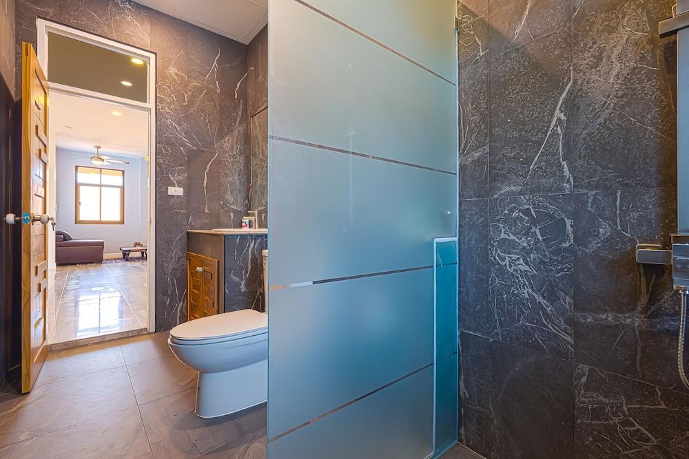 Pool villa  4 BR walking to Beach HV Family Villa 30