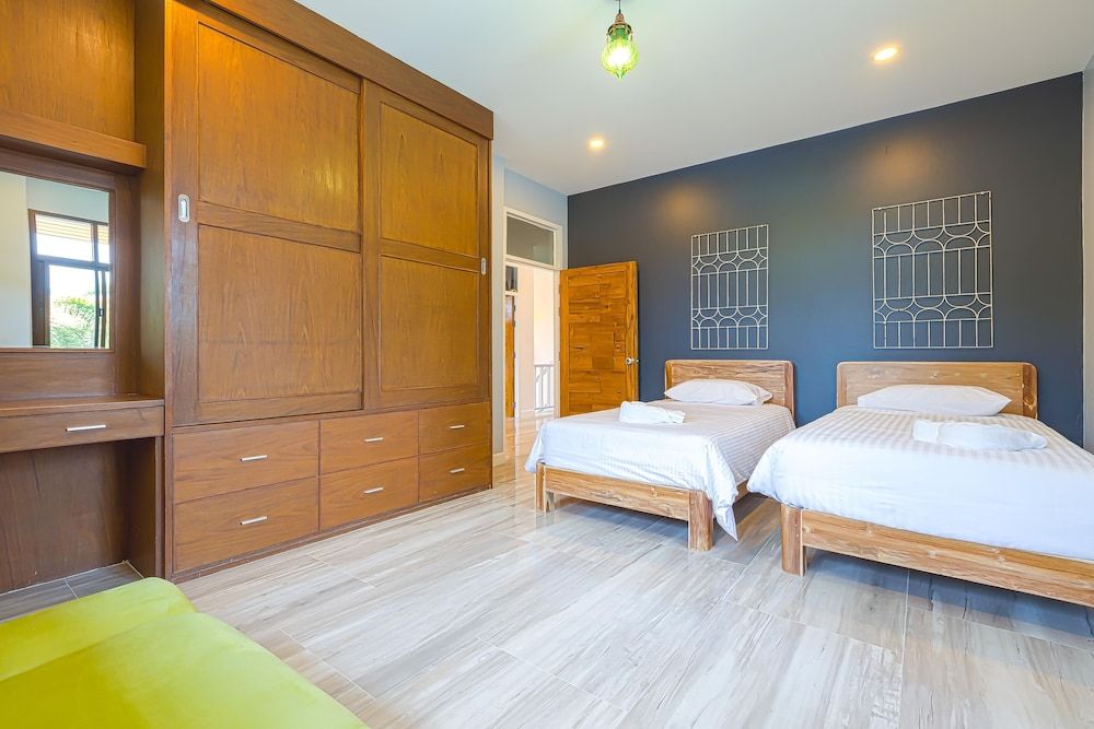 undefined Pool villa  4 BR walking to Beach HV 9