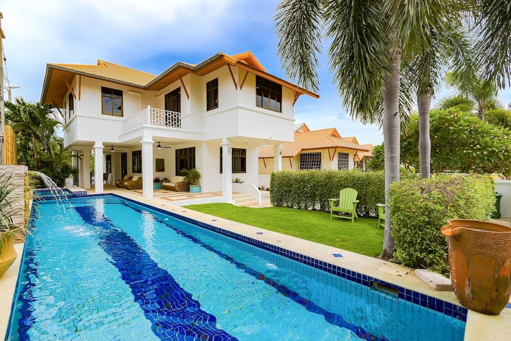 undefined Pool villa  4 BR walking to Beach HV 2