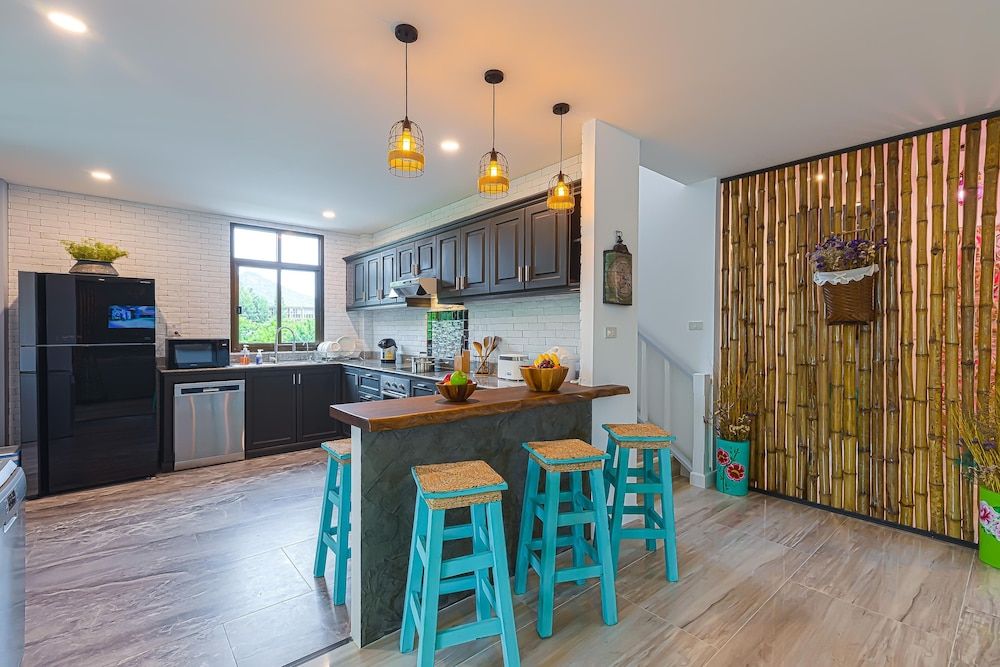 Pool villa  4 BR walking to Beach HV Family Villa 12