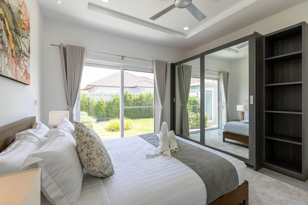 Modern 3 Bedroom Pool Villa MS24 Family Villa 11