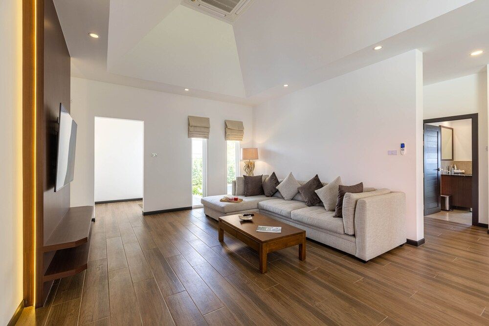 Modern 4 BR Pool & Tropical Garden MS-30 Luxury Villa 29