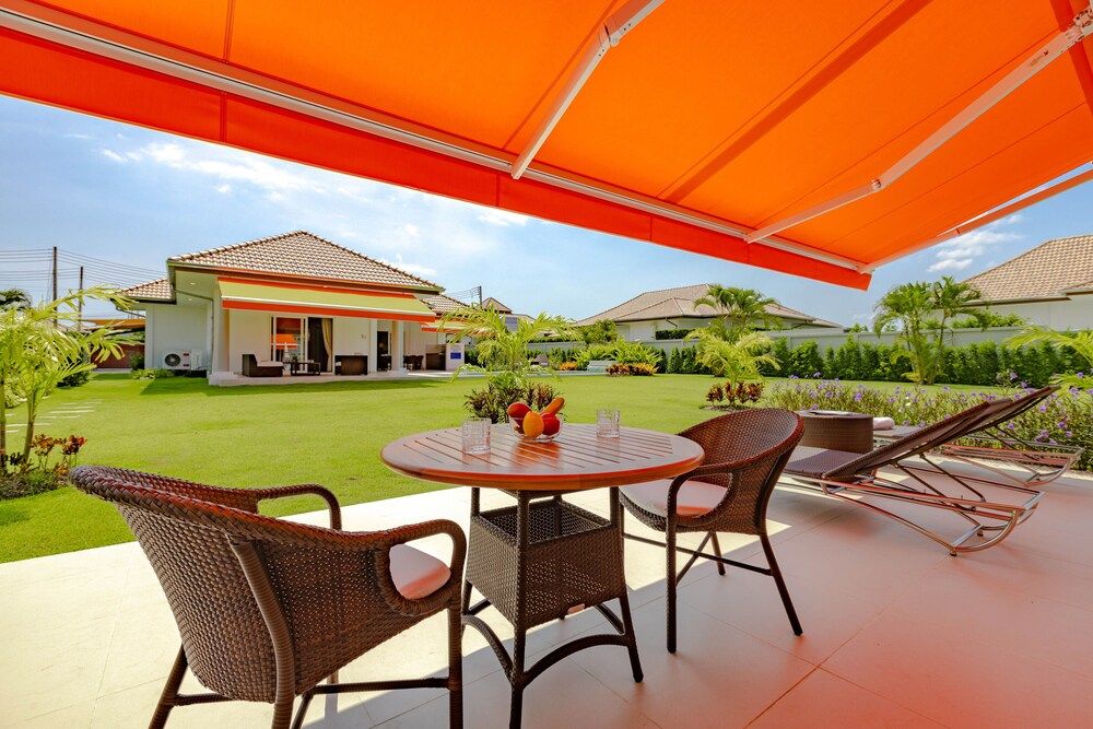 Modern 4 BR Pool & Tropical Garden MS-30 Luxury Villa 33