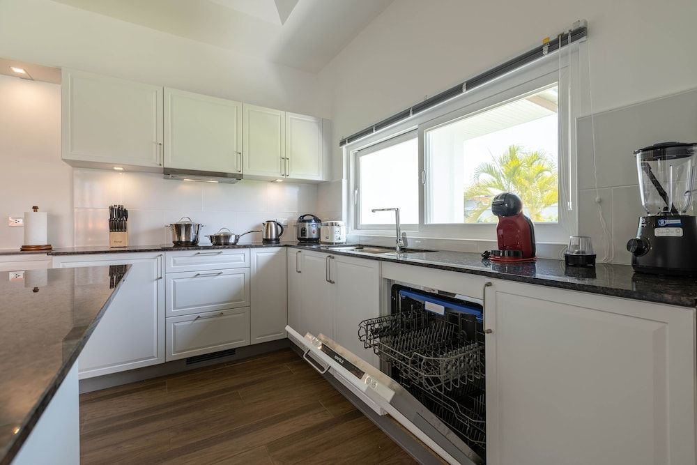 Modern 4 BR Pool & Tropical Garden MS-30 Luxury Villa 18