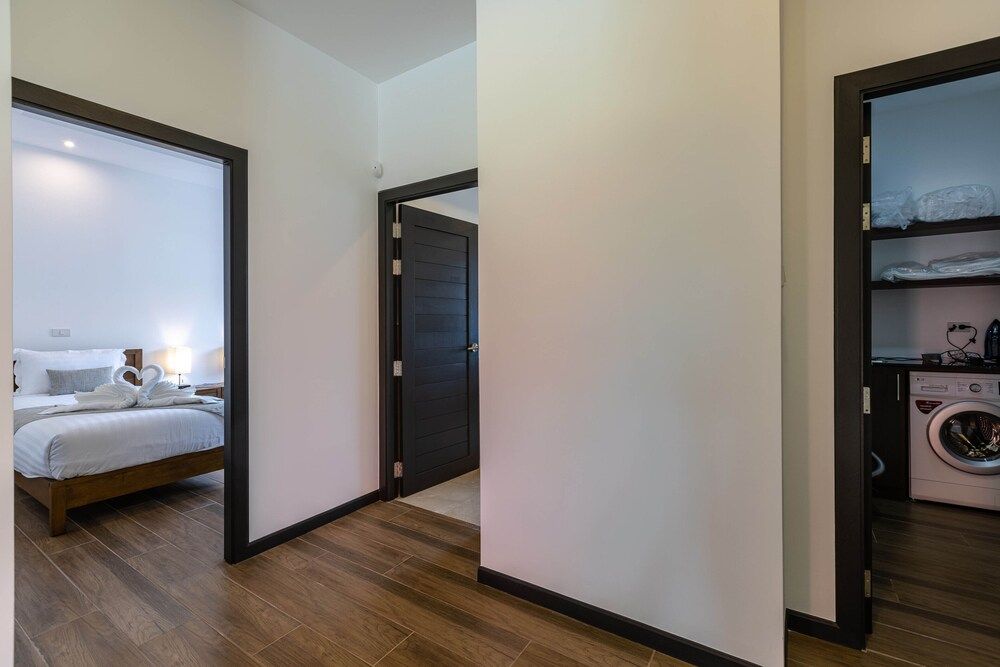 Modern 4 BR Pool & Tropical Garden MS-30 Luxury Villa 4