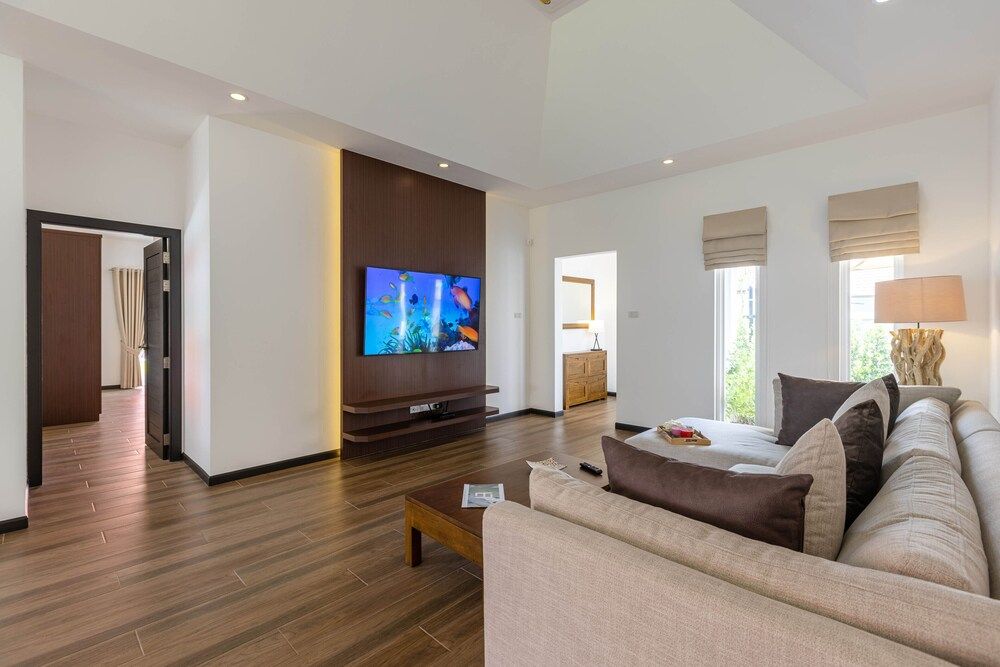 Modern 4 BR Pool & Tropical Garden MS-30 Luxury Villa 30