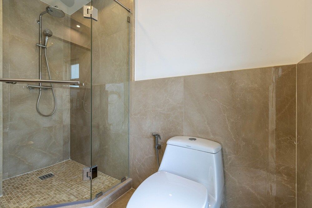 Modern 4 BR Pool & Tropical Garden MS-30 Luxury Villa 52