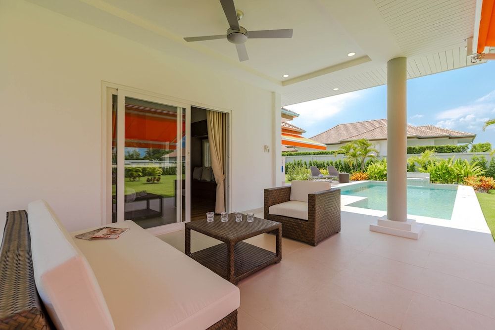 Modern 4 BR Pool & Tropical Garden MS-30 Luxury Villa 39