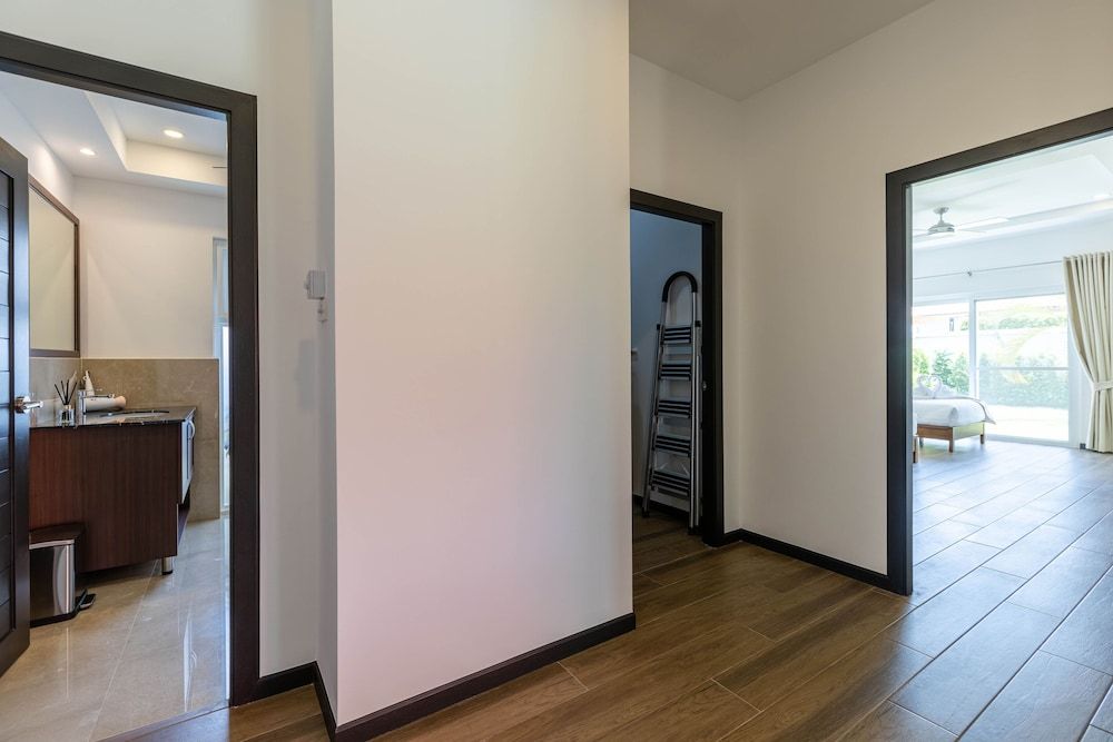 Modern 4 BR Pool & Tropical Garden MS-30 Luxury Villa 10