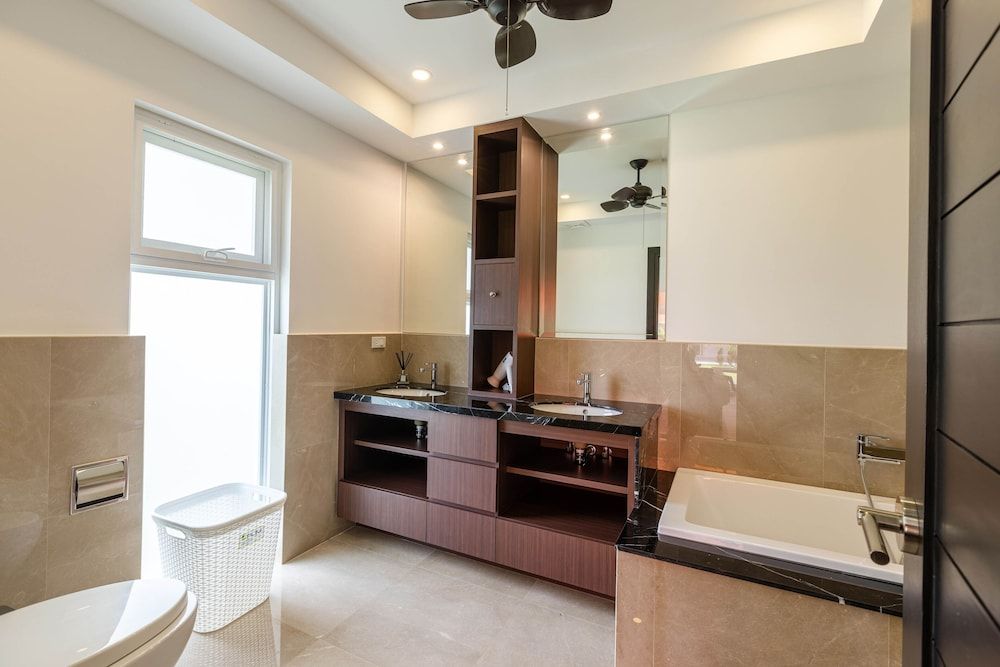 Modern 4 BR Pool & Tropical Garden MS-30 Luxury Villa 43