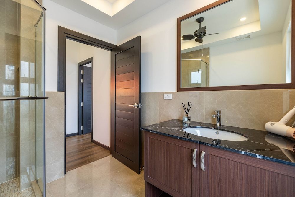 Modern 4 BR Pool & Tropical Garden MS-30 Luxury Villa 49