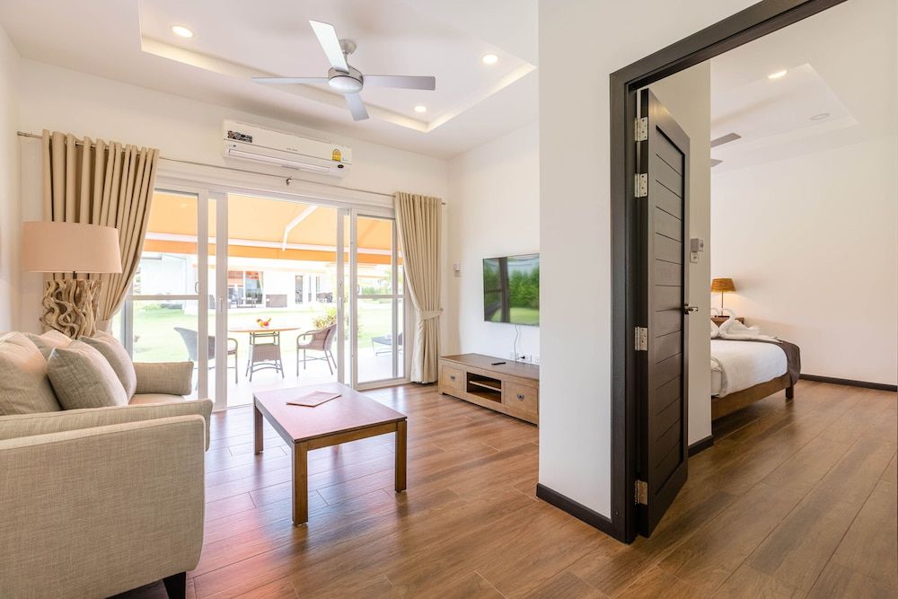 Modern 4 BR Pool & Tropical Garden MS-30 Luxury Villa 21