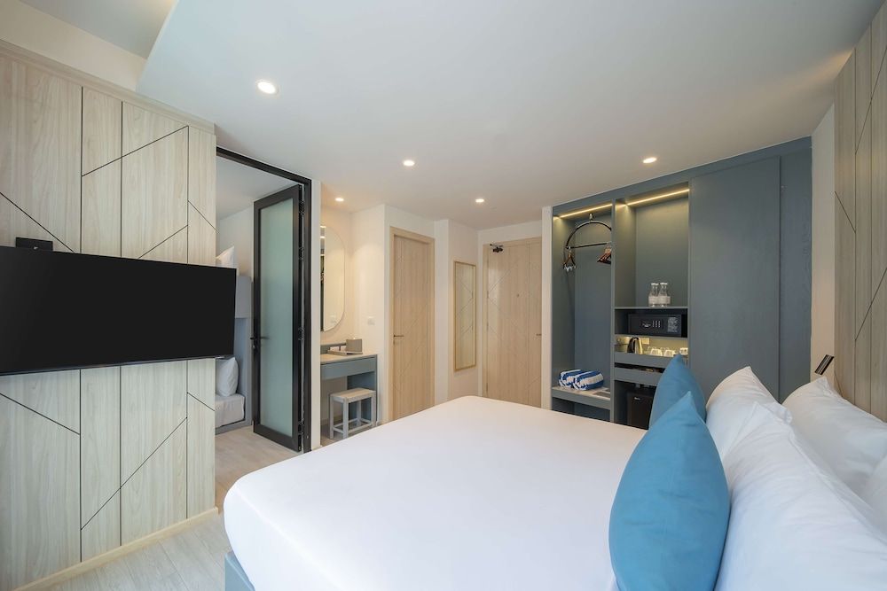 Family Suite (1 Double, 1 Bunk Bed)