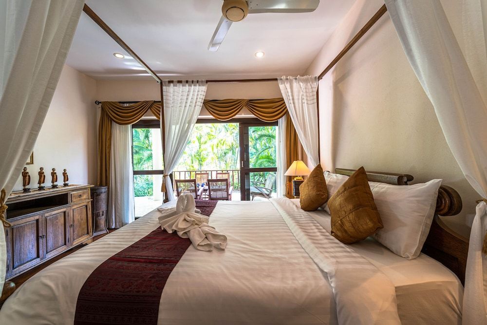 undefined Cozy 3 BR Pool Villa close to Town CV3L