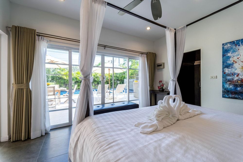 3 Bed Pool Villa in Great Location - STV Deluxe Villa 11