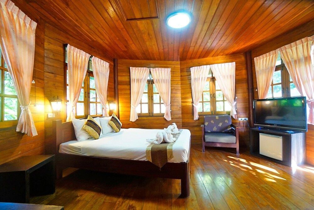 Aurora Resort Kanchanaburi Deluxe Cottage Calla Lilly 5