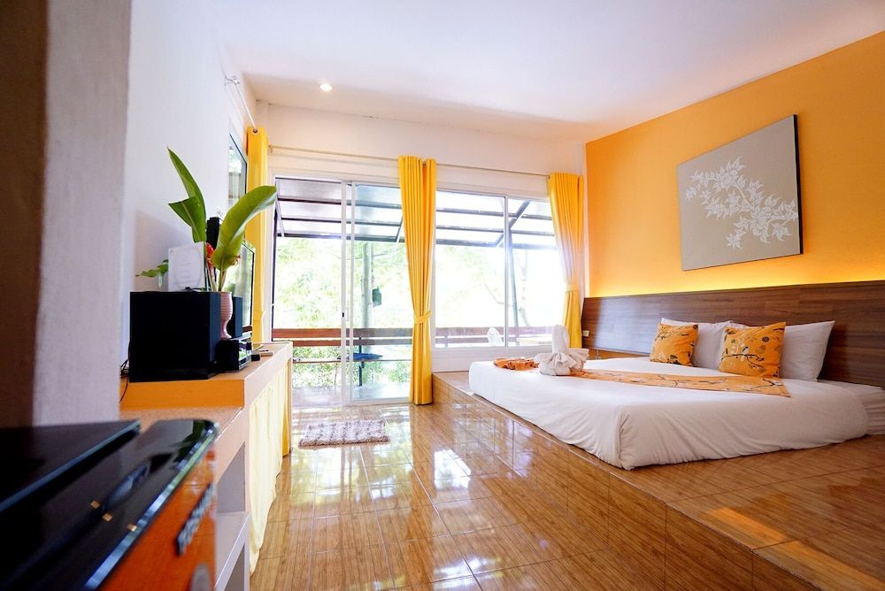 Aurora Resort Kanchanaburi River View 9