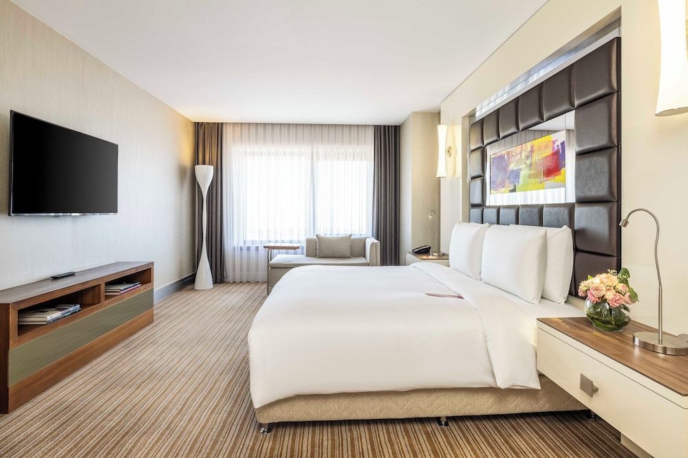 Executive Suite, 1 King Bed, Smoking