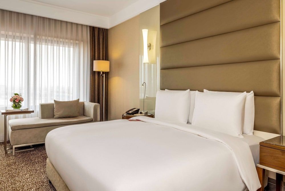Deluxe Room, 1 King Bed, Non Smoking, Balcony