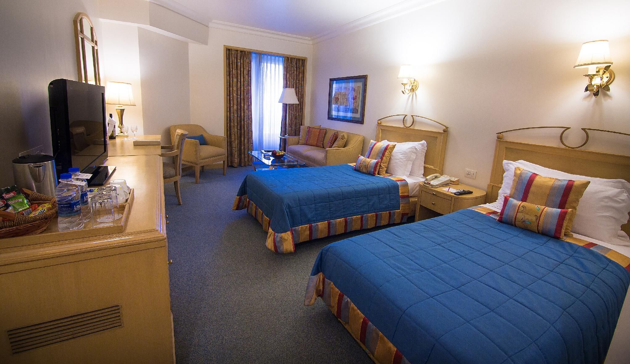 Deluxe King Room with Bathtub