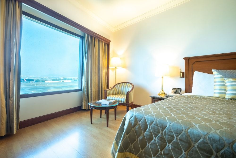 Deluxe Room City View Twin Bed with Bathtub