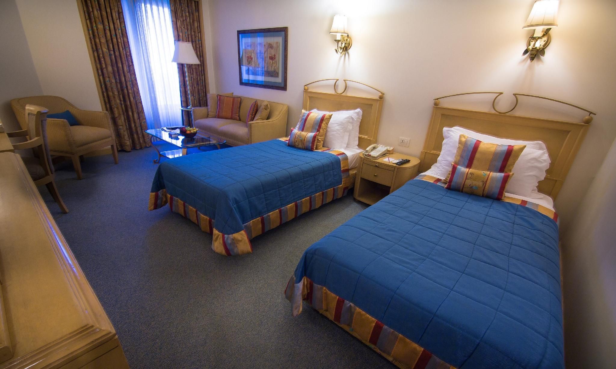 Deluxe King Room with Bathtub