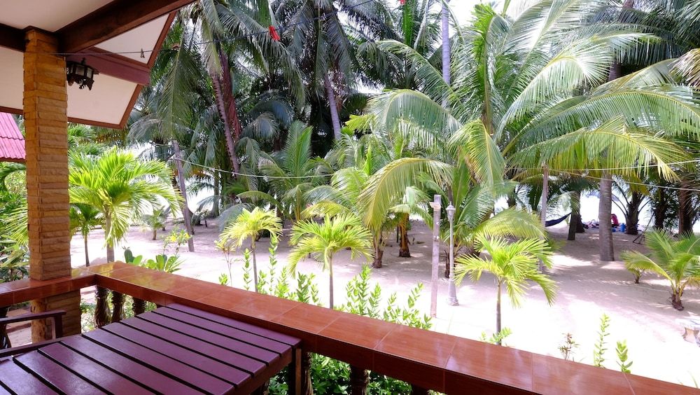 Lolita Bungalow Deluxe Garden View (A/C) 5