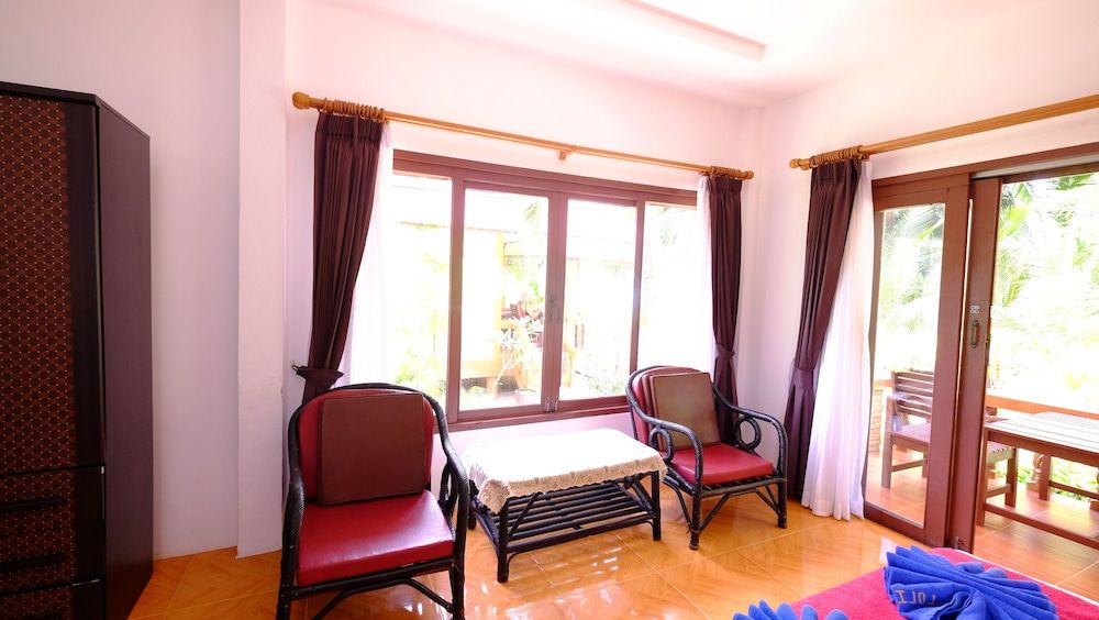 Lolita Bungalow Deluxe Garden View (A/C) 9