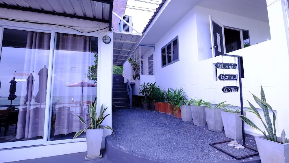 undefined Chill Inn Beach Cafe & Hostel 2